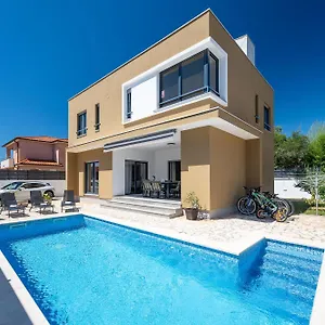 Sunce Villa